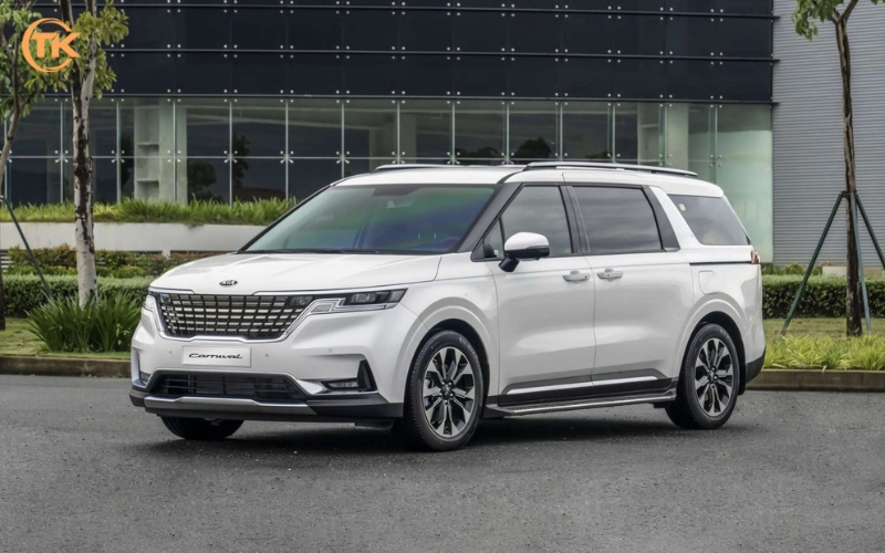 thuê xe Carnival tự lái cam ranh