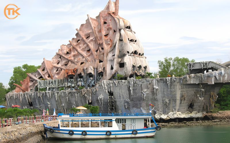 Hồ cá Trí Nguyên Nha Trang